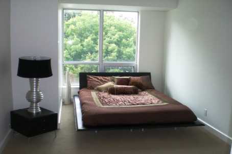 350 Wellington St, #205