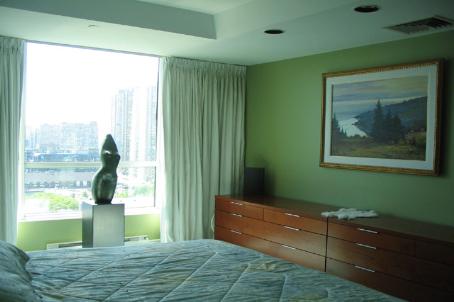 211 Queens Quay W #1105
