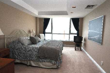 211 Queens Quay W #1105