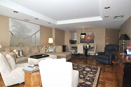 211 Queens Quay W #1105