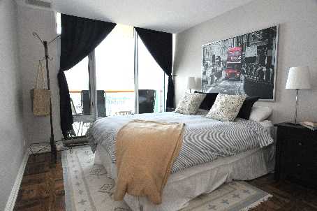 211 Queens Quay W #1105
