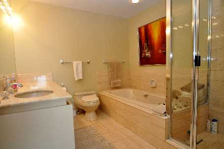 211 Queens Quay W #1105