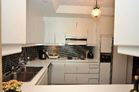 211 Queens Quay W #1105