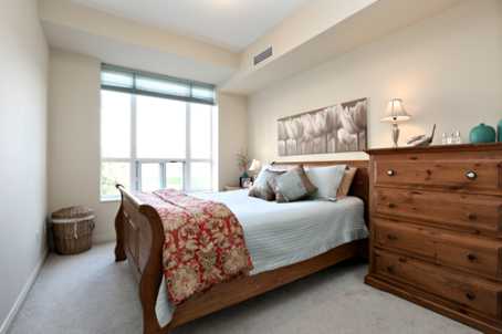 451 Rosewell Ave, #404