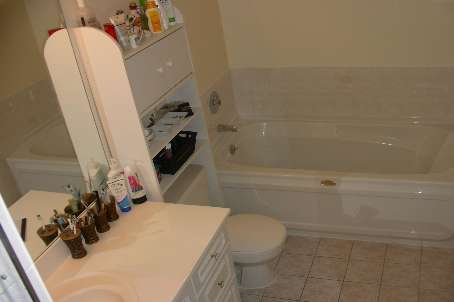 28 Sommerset Way #1520