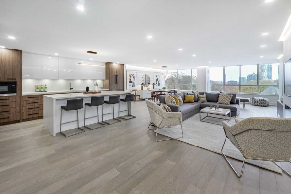 130 Carlton St, Toronto