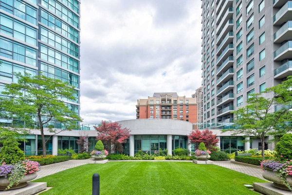 28 Harrison Garden Blvd 28 Harrison Garden Blvd