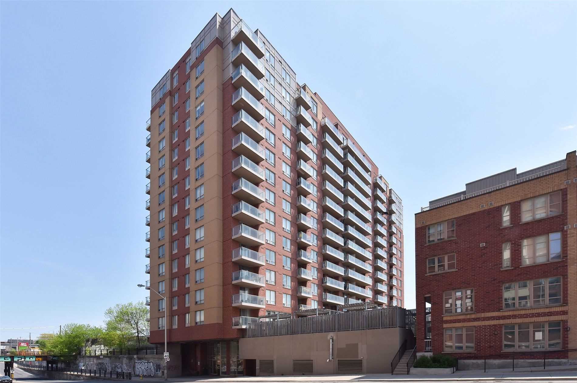 1369 Bloor St W