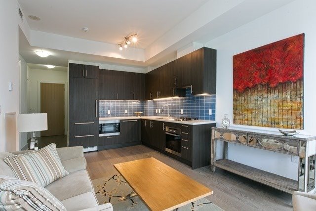 29 Queens Quay E #918