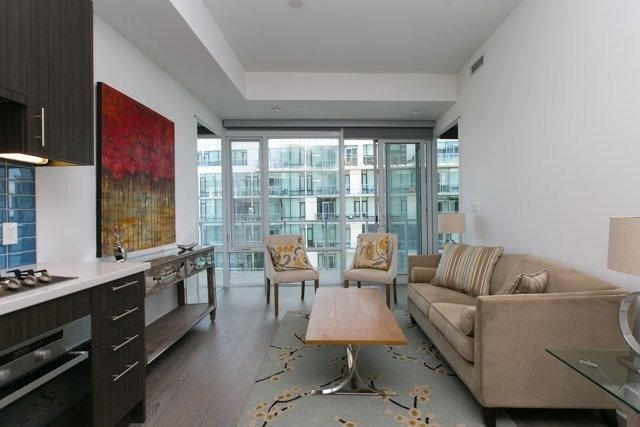 29 Queens Quay E #918