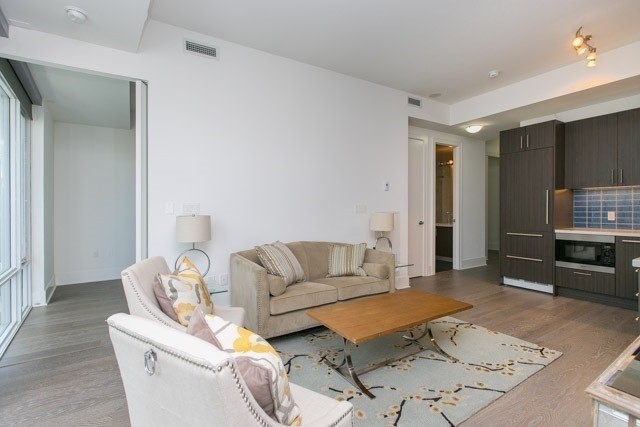 29 Queens Quay E #918