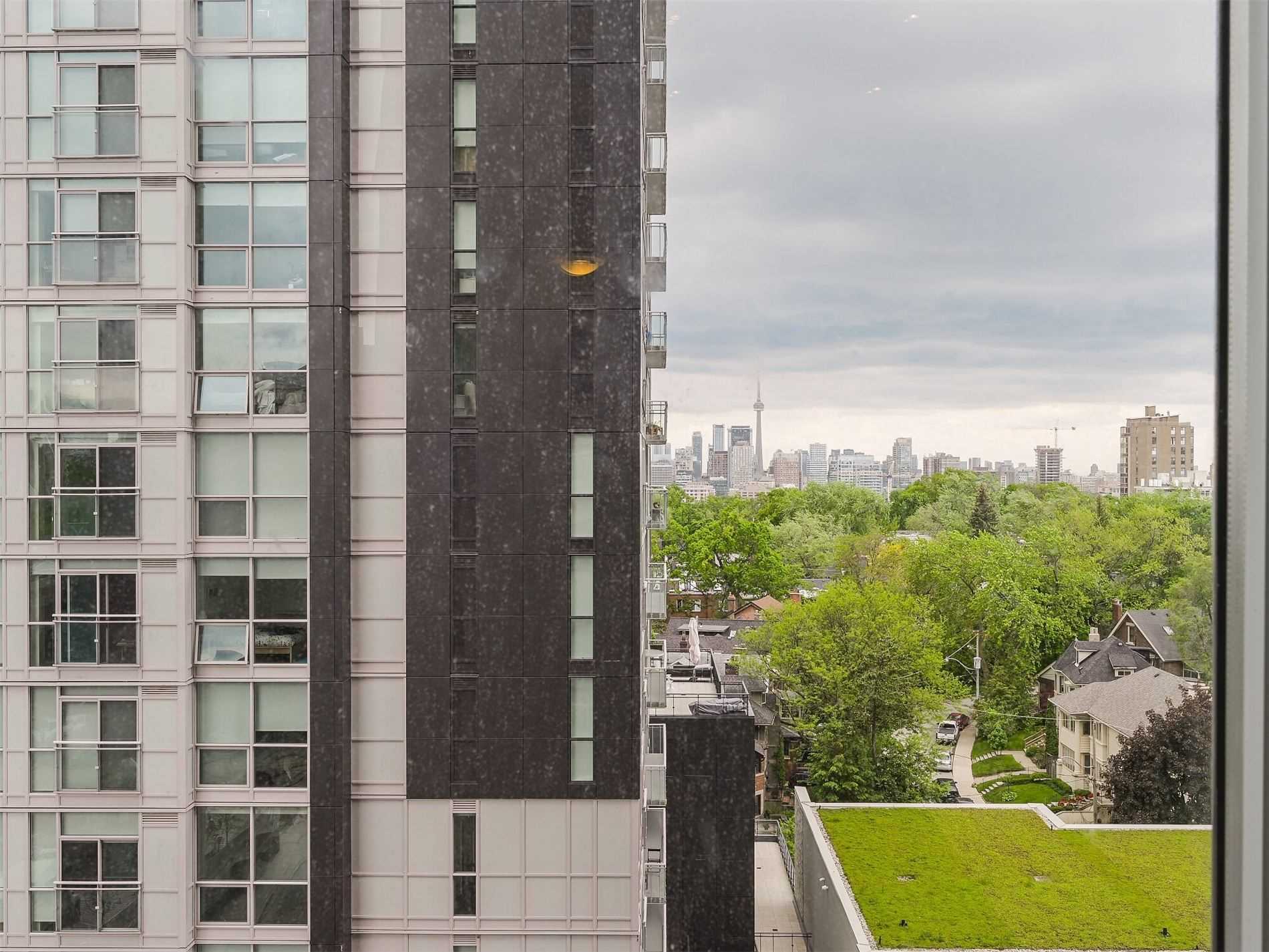 St Clair Ave (MLS® C4819725) See this condo apartment for sale in