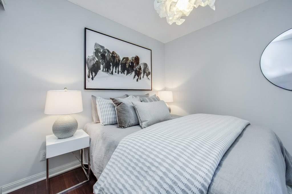 230 Queens Quay W #222