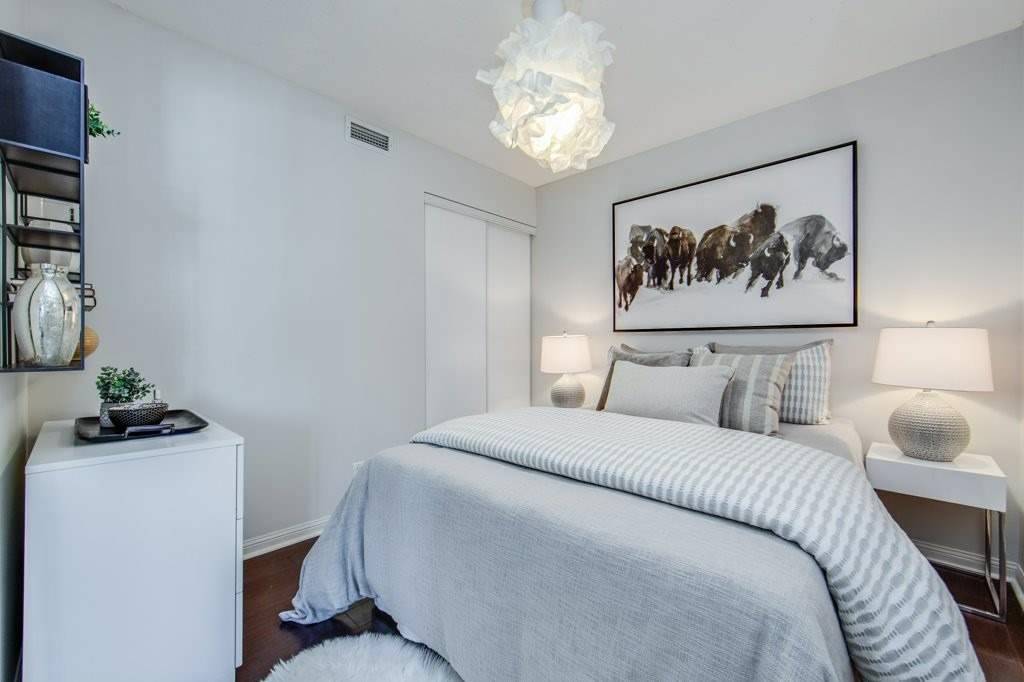 230 Queens Quay W #222