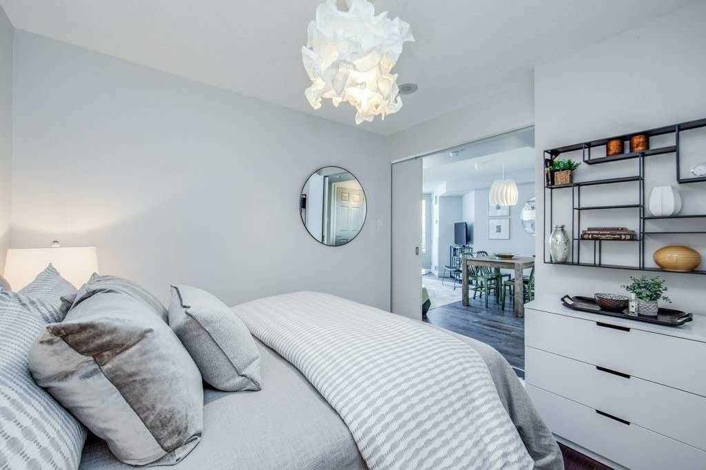 230 Queens Quay W #222