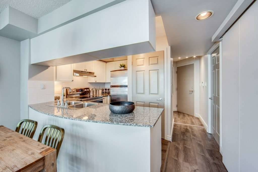 230 Queens Quay W #222