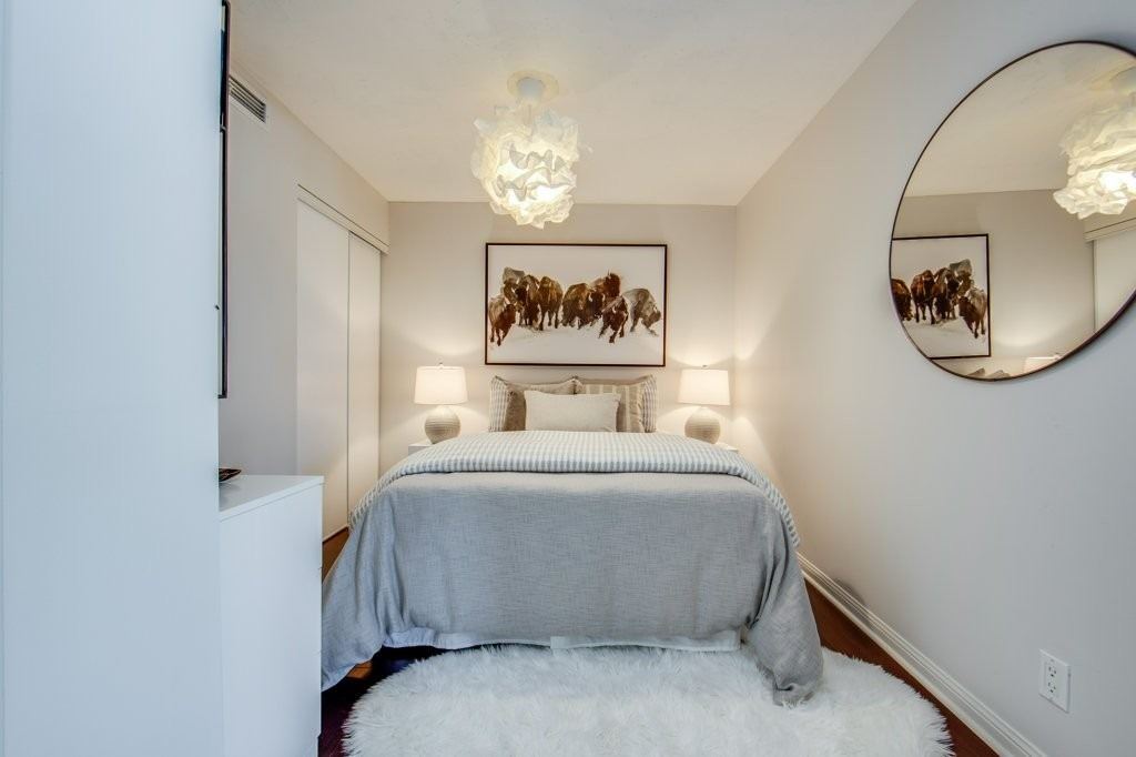 230 Queens Quay W #222