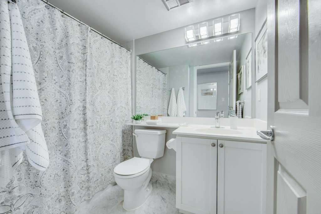 230 Queens Quay W #222