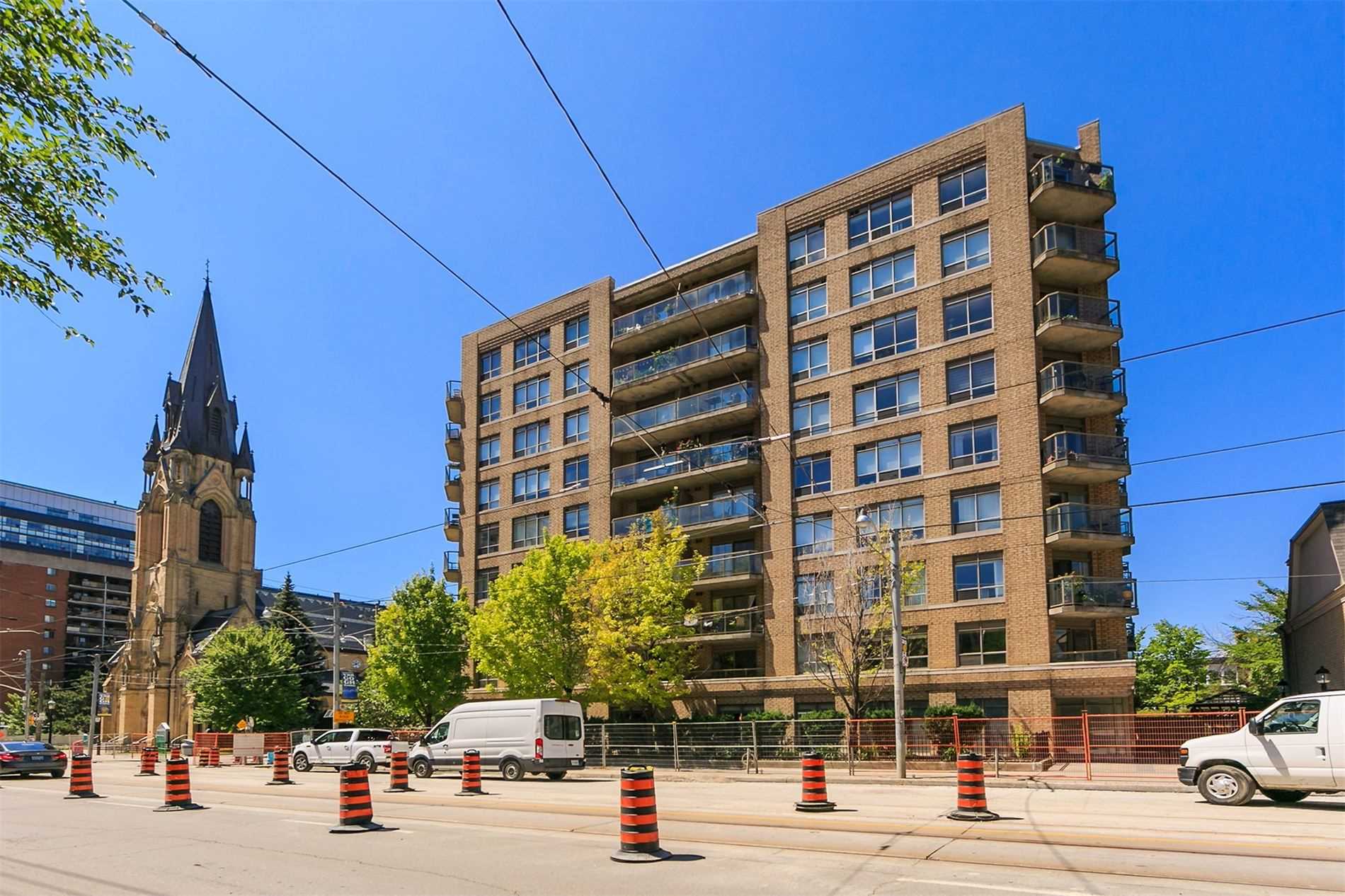 Bathurst St (MLS® C4846807) See this condo apartment for sale in