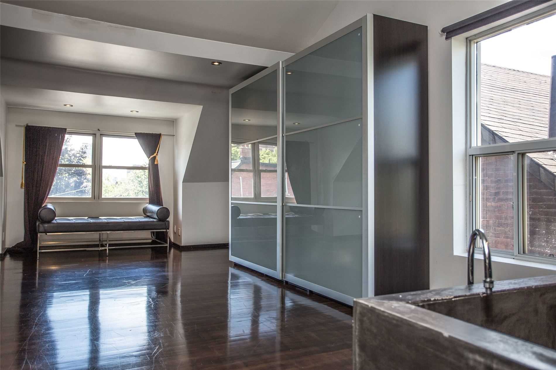 Dupont St (MLS® C4847831) See this detached house for rent in