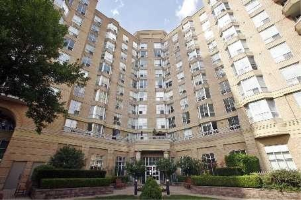 11 Thorncliffe Park Dr 11 Thorncliffe Park Dr
