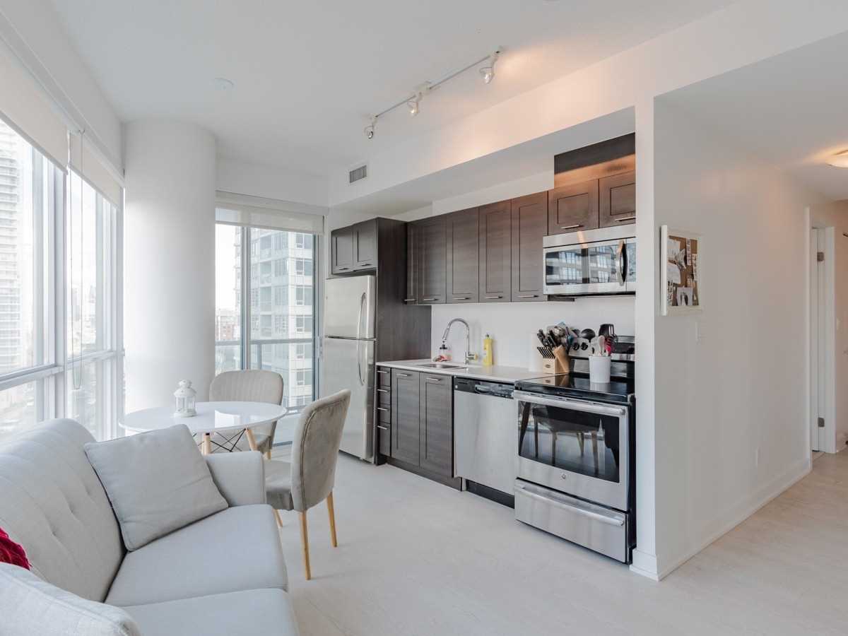 20 Bruyeres Mews, #1106