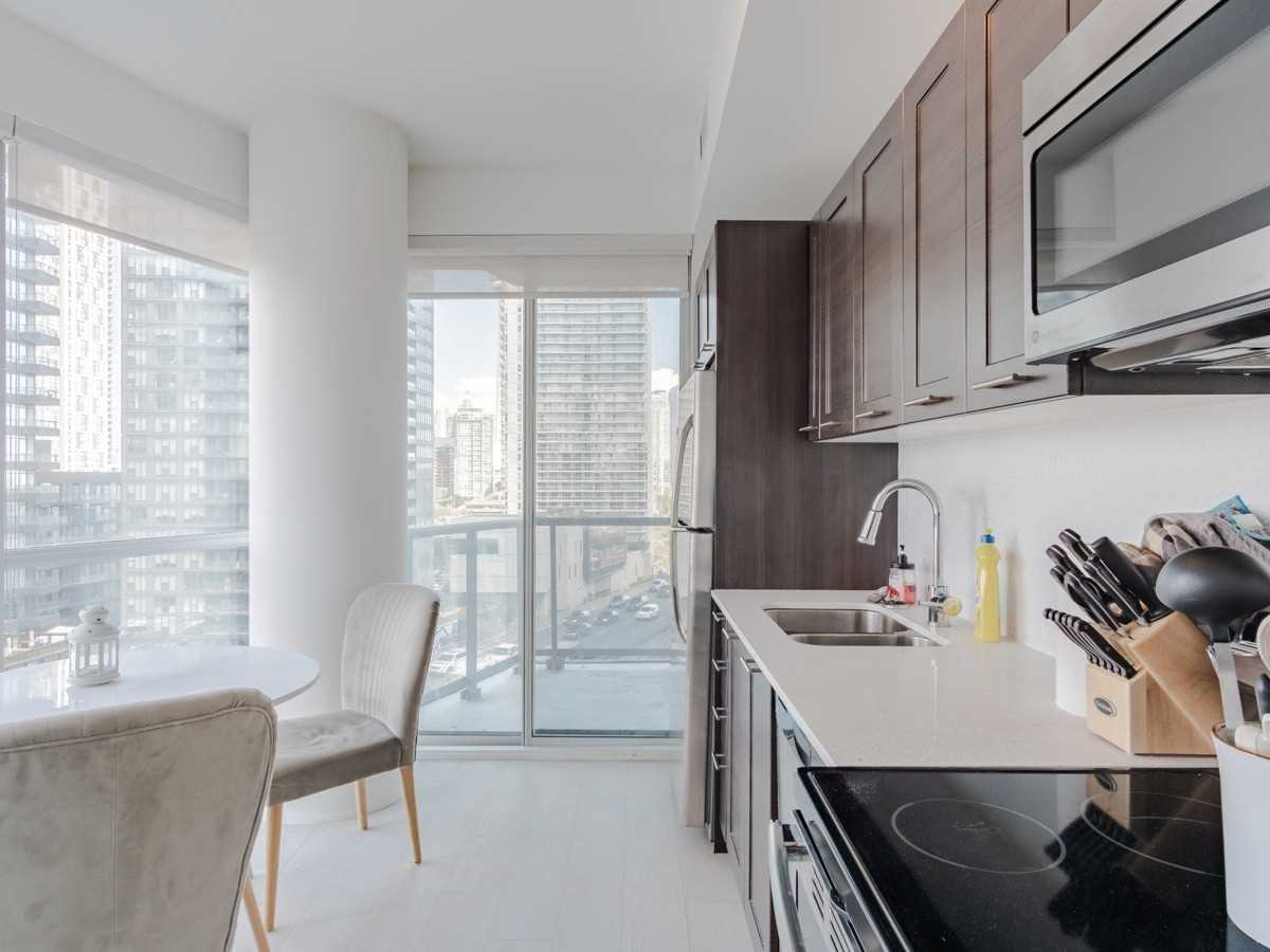 20 Bruyeres Mews, #1106