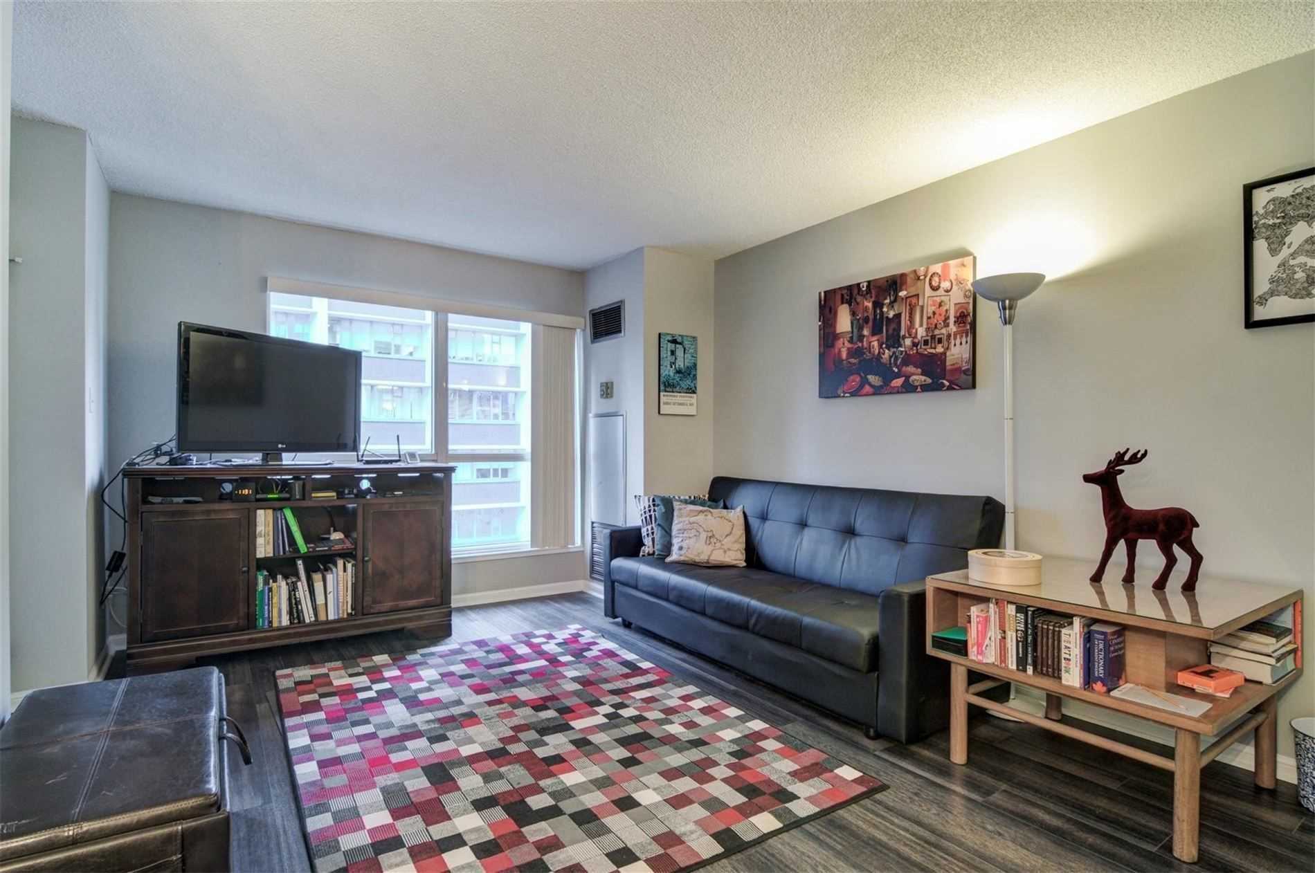 1013 7 Carlton St, (MLS® C4910360) See this condo apartment for