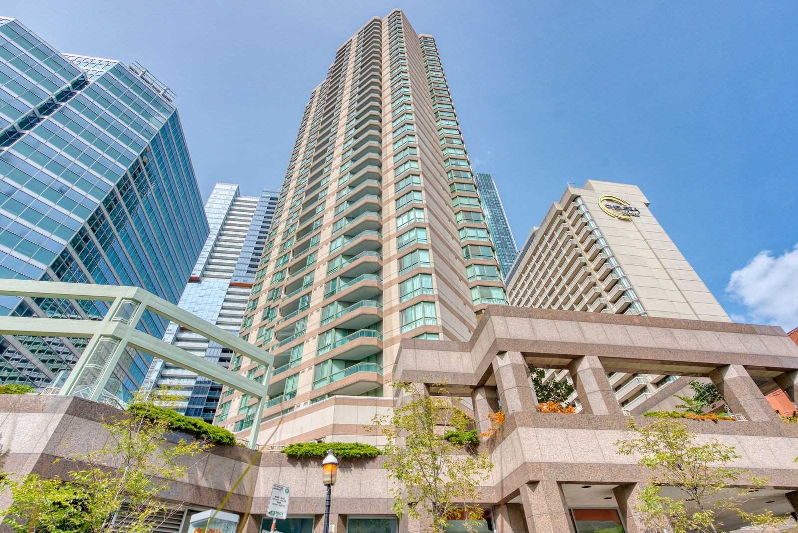 Elm St (MLS® C4913853) See this condo apartment for sale in Bay