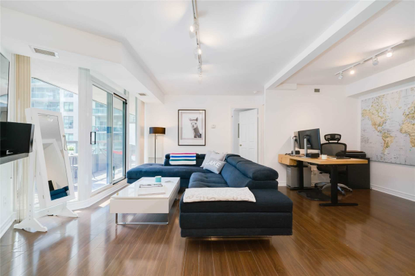 30 Grand Trunk Cres, Toronto