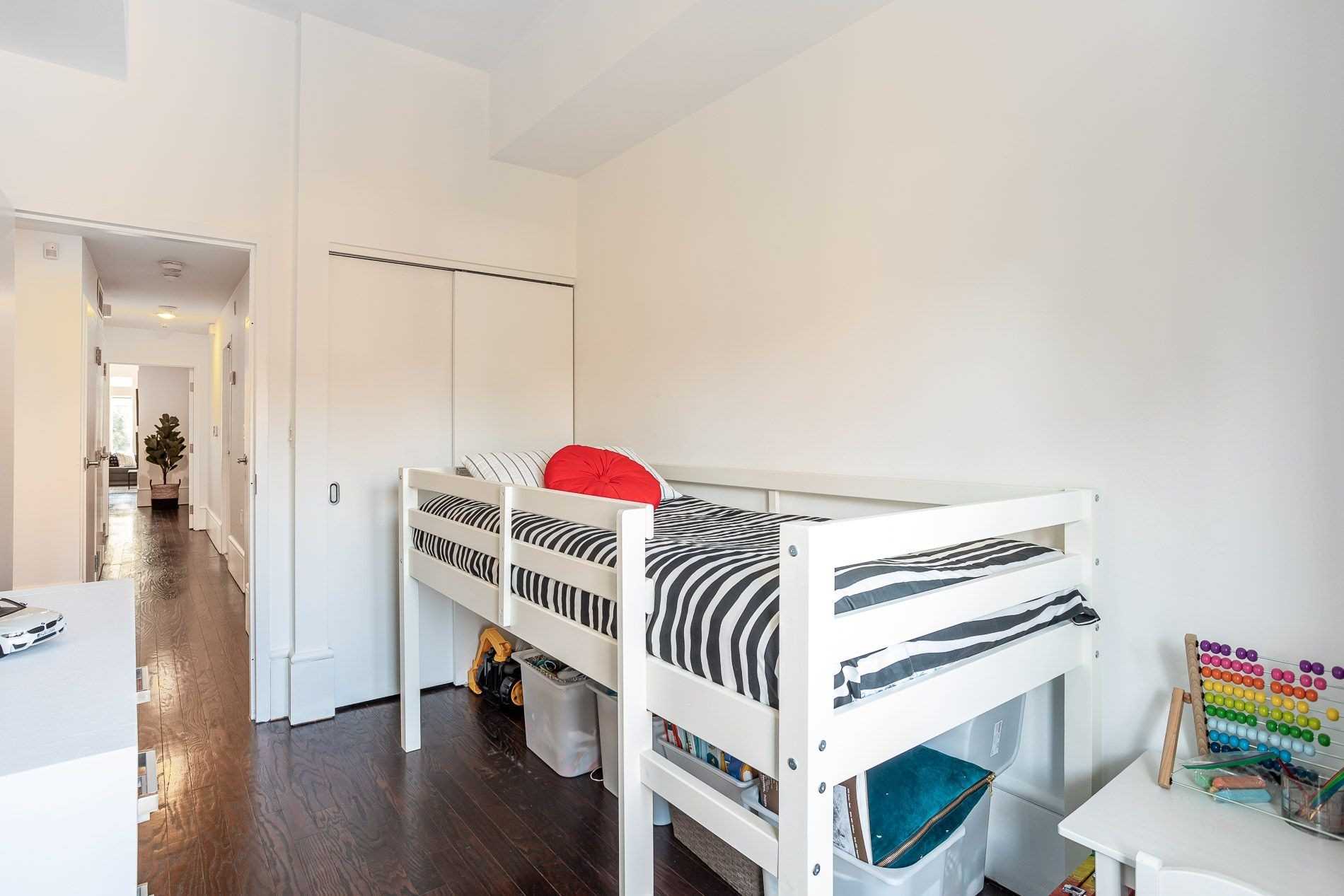 336 Davenport Rd, #201