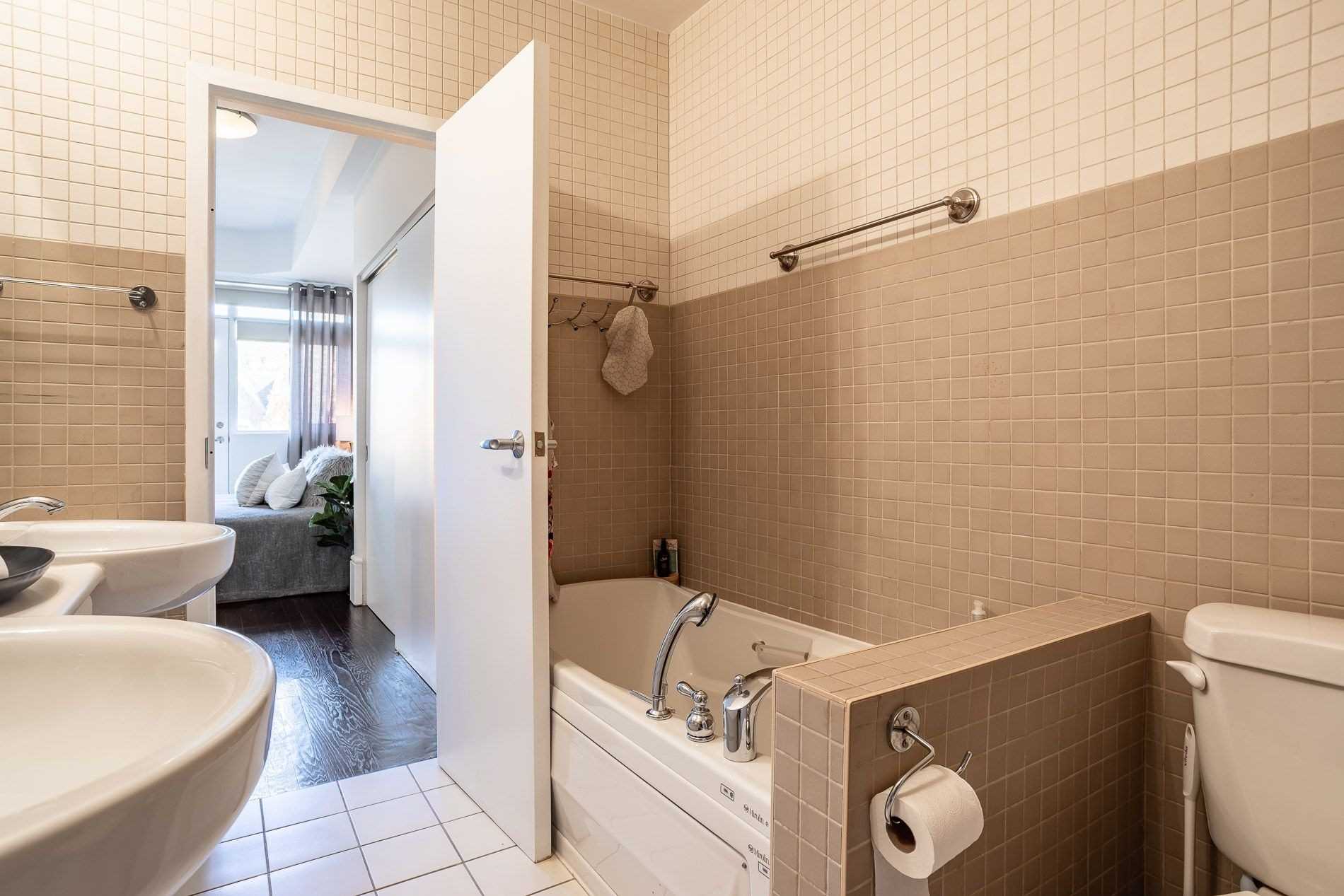 336 Davenport Rd, #201