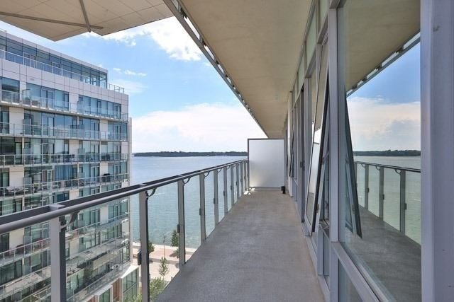 29 Queens Quay E #918