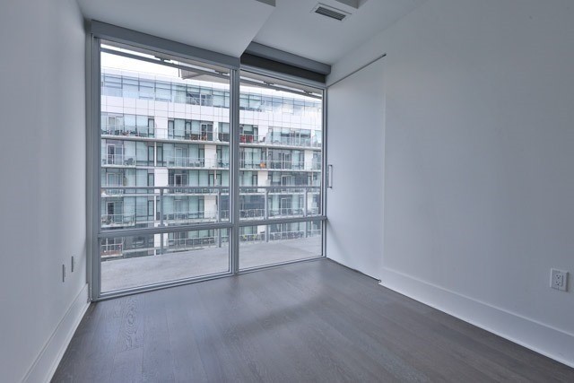 29 Queens Quay E #918