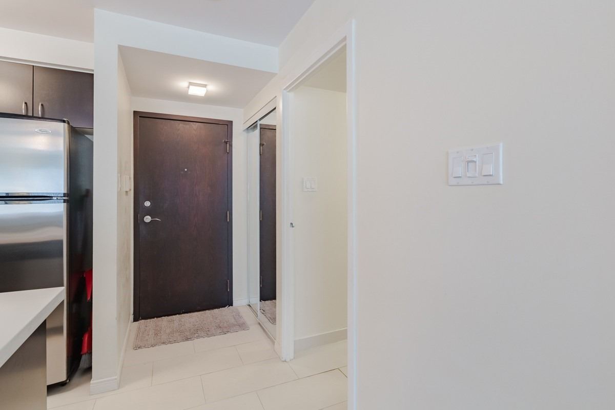 10 Queens Quay W, #909