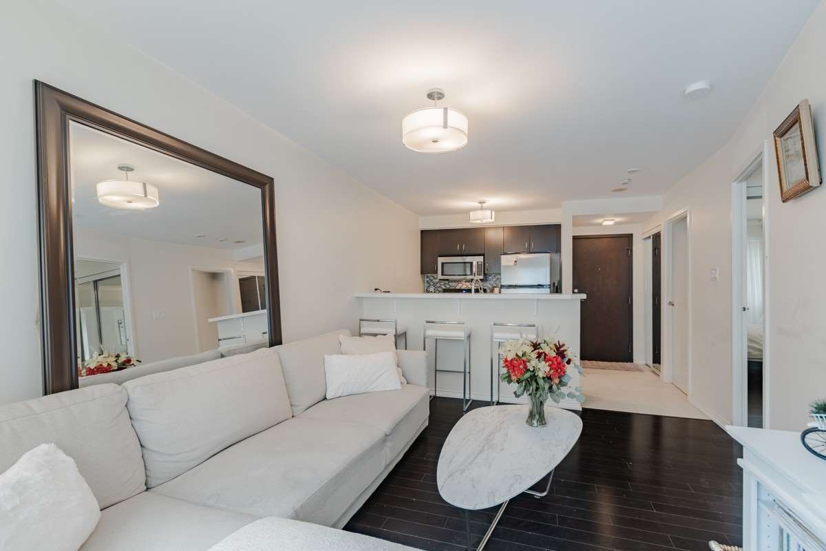 10 Queens Quay W, #909