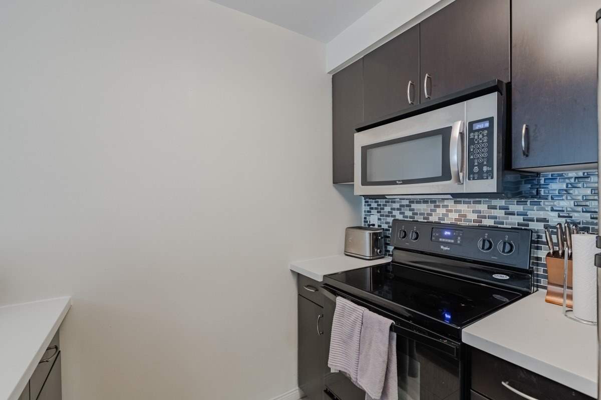 10 Queens Quay W, #909