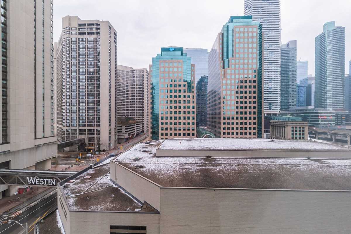 10 Queens Quay W, #909