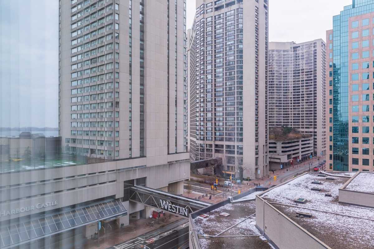 10 Queens Quay W, #909