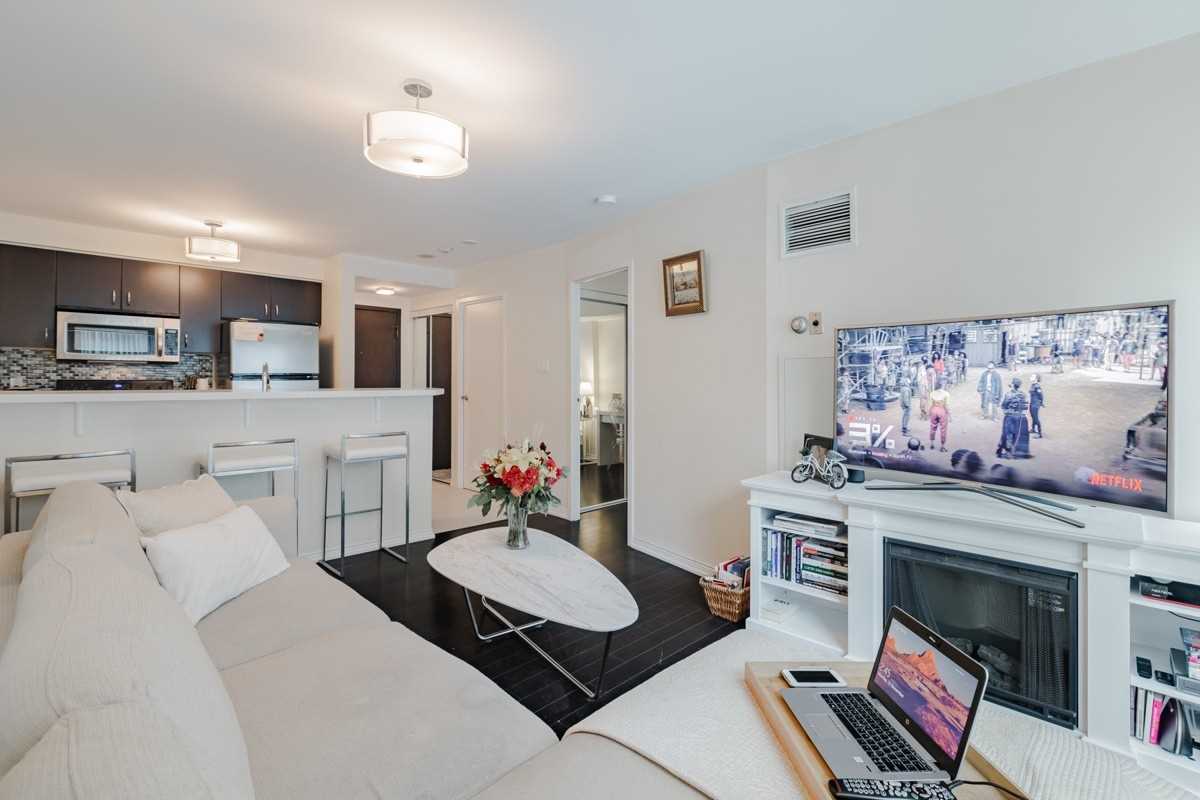 10 Queens Quay W, #909