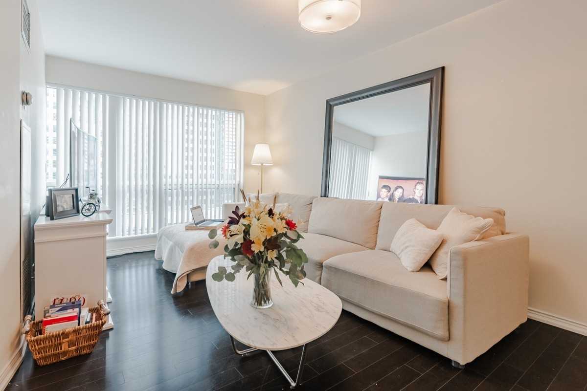 10 Queens Quay W, #909