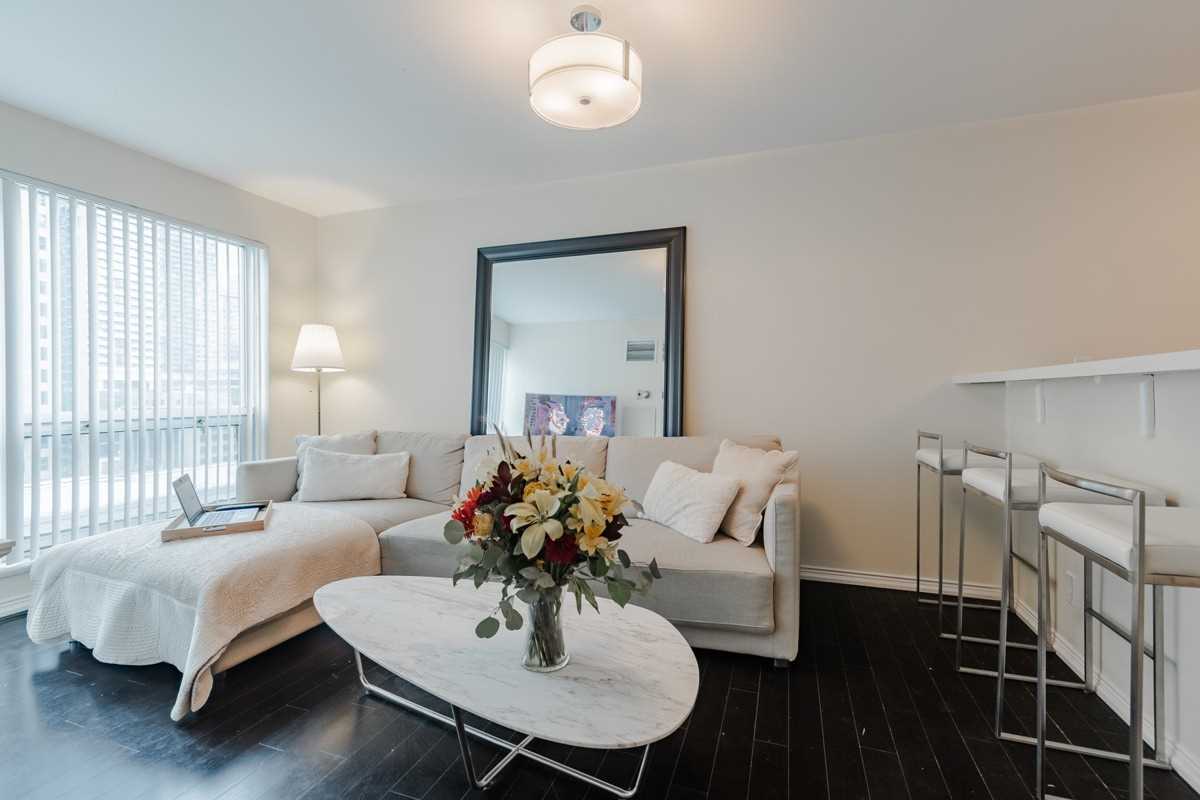 10 Queens Quay W, #909