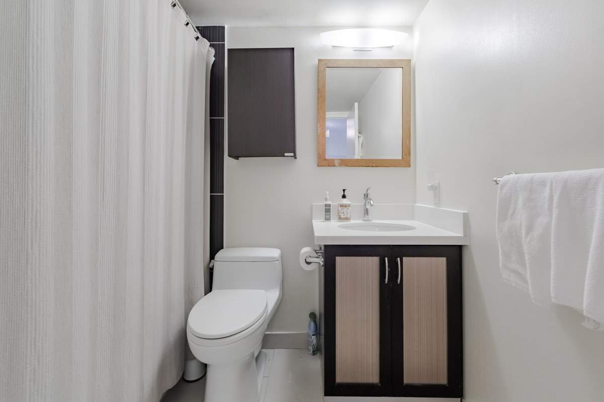 10 Queens Quay W, #909