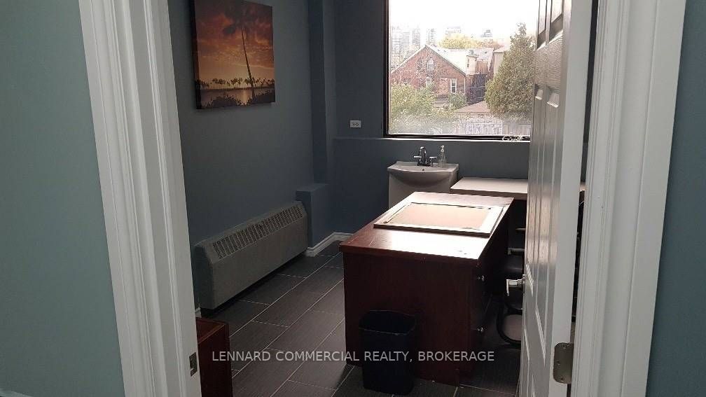 Listing C5076895 - Large Photo # 3