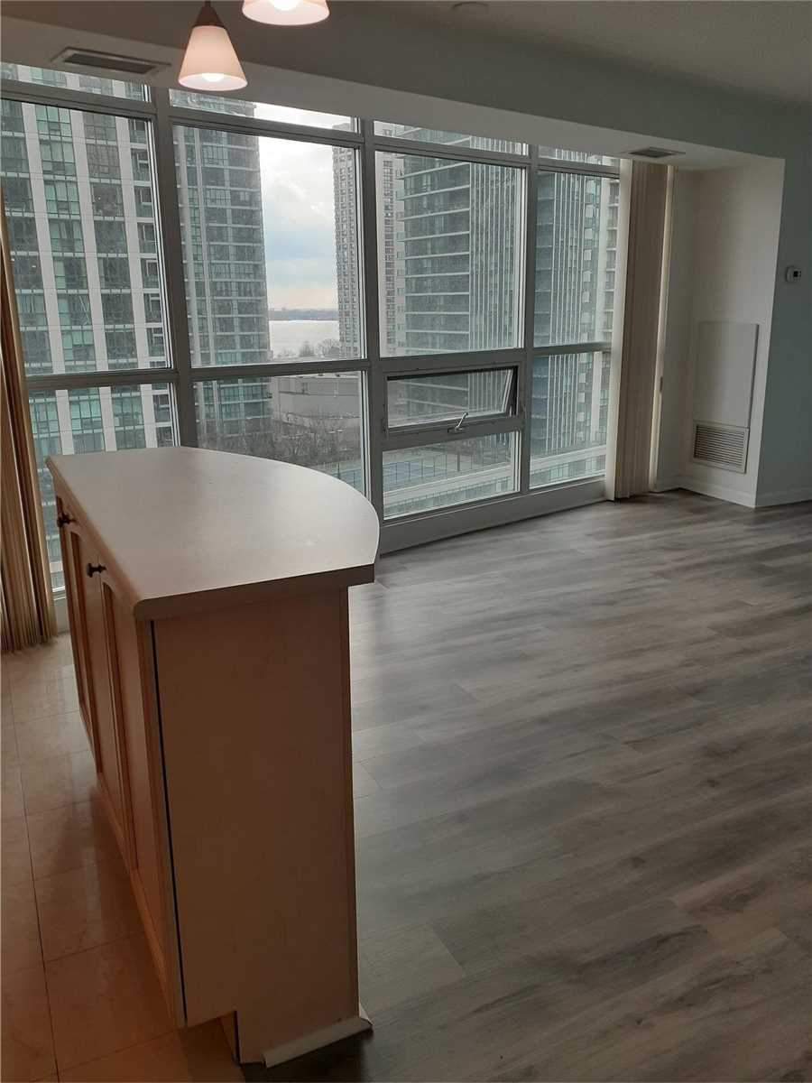 18 Yonge St, #1212
