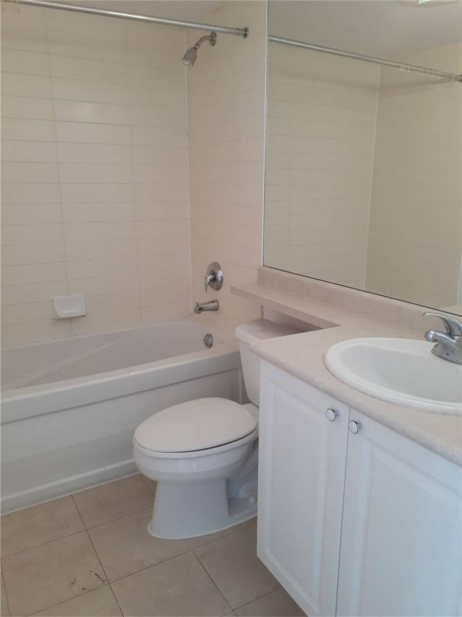 18 Yonge St, #1212