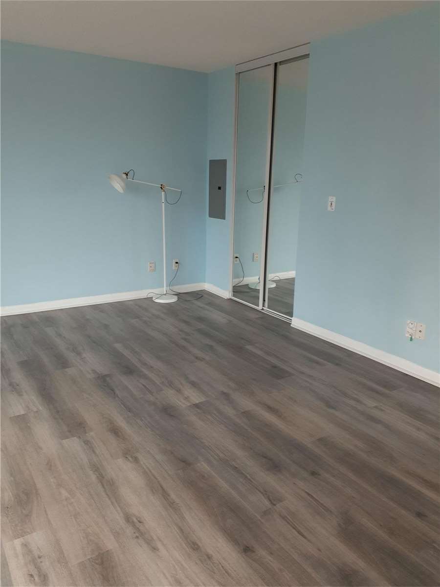 18 Yonge St, #1212