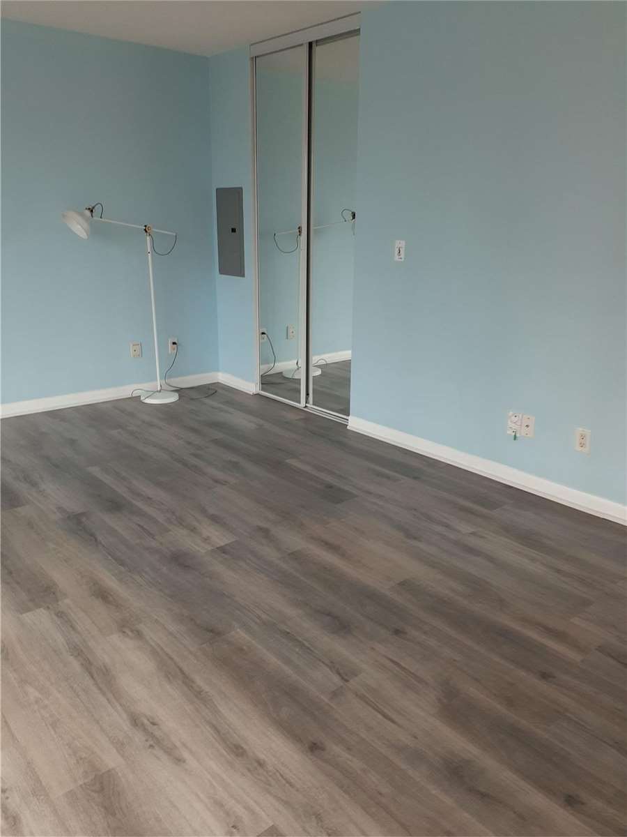 18 Yonge St, #1212