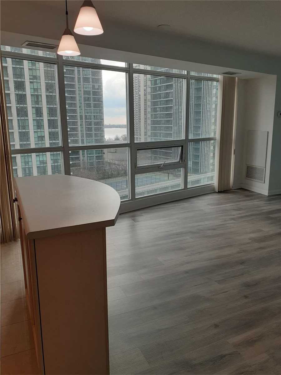 18 Yonge St, #1212