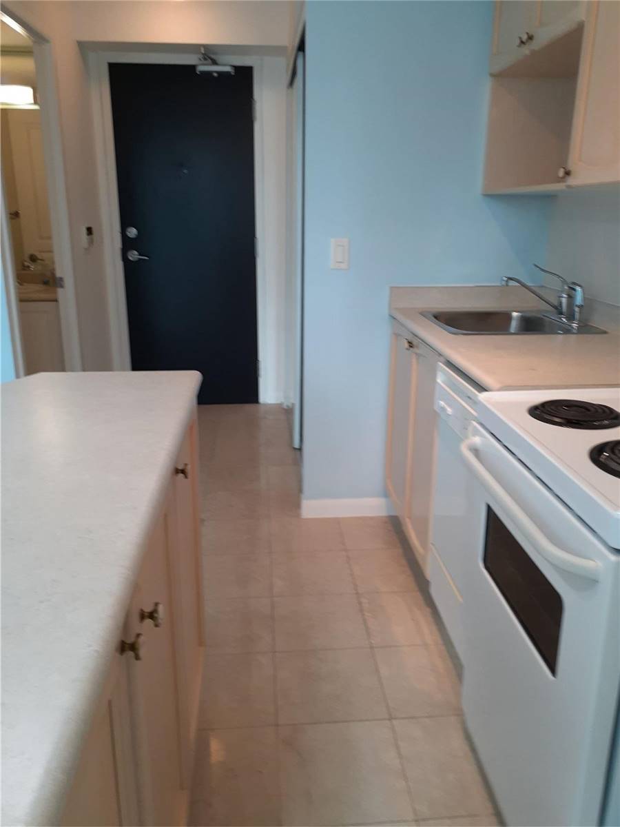 18 Yonge St, #1212
